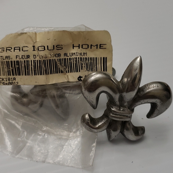 Dresser knob/pulls - Picture 4 of 4